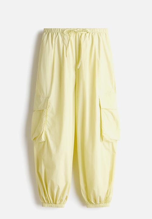 H&M - Balloon cargo trousers - light yellow-green