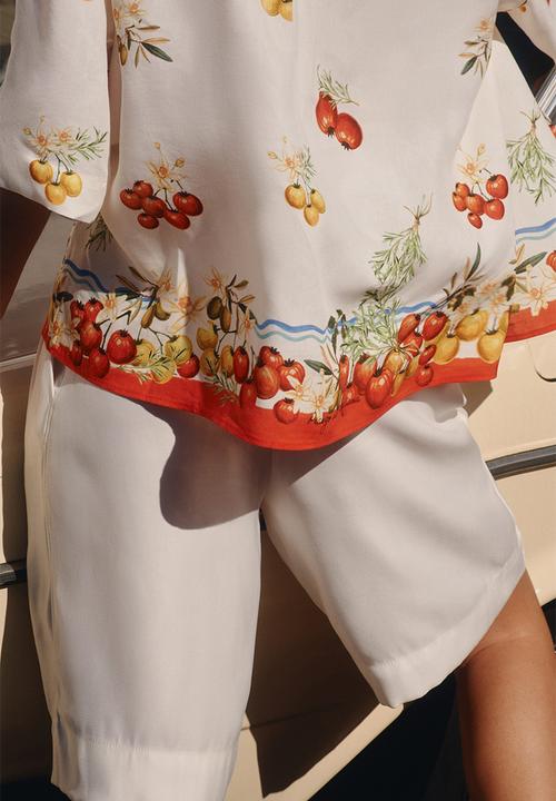H&M - Oversized linen-blend shirt - cream/tomatoes