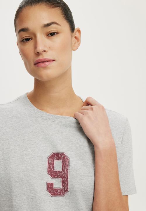 Cotton On - The Off Duty Graphic Tee - Tribeca/ Winter Grey Marle
