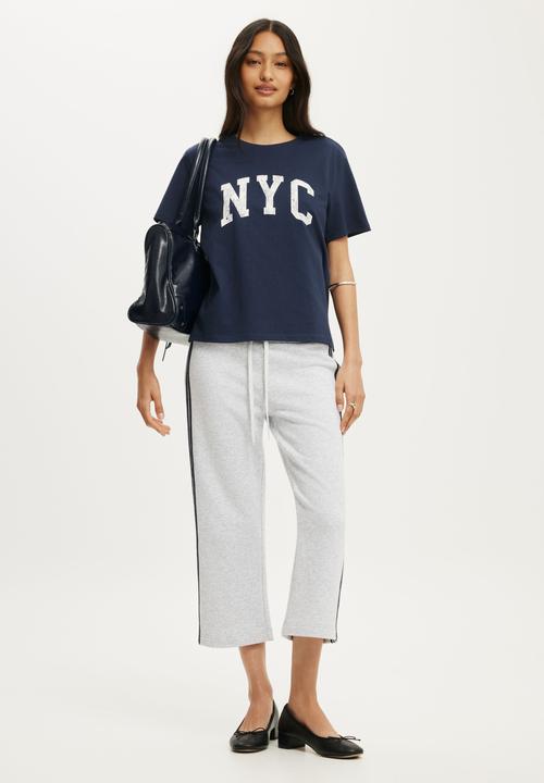 Cotton On - The Off Duty Graphic Tee - NYC Shadow Navy