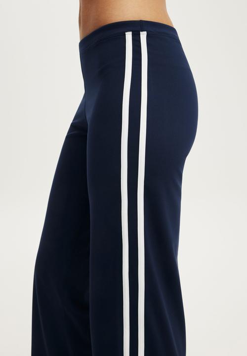 Cotton On - Ultra Soft Low Rise Straight Leg Pant - Prep Sport Navy/White