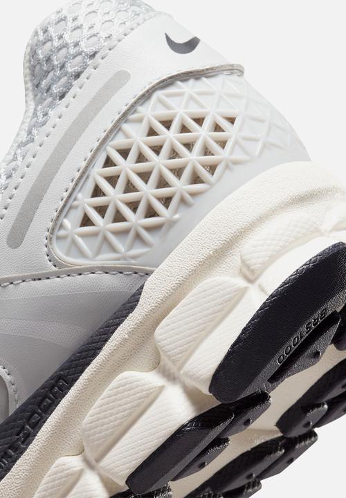 Nike - W NIKE ZOOM VOMERO 5