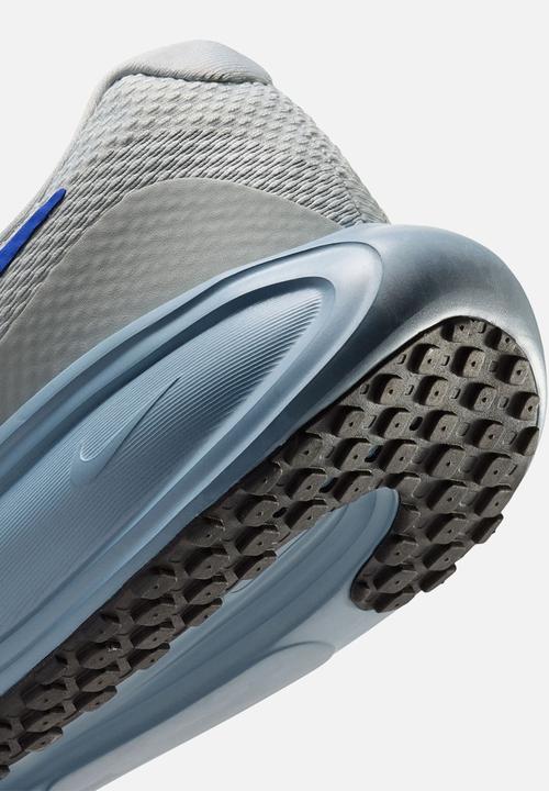 Nike - NIKE REVOLUTION 8