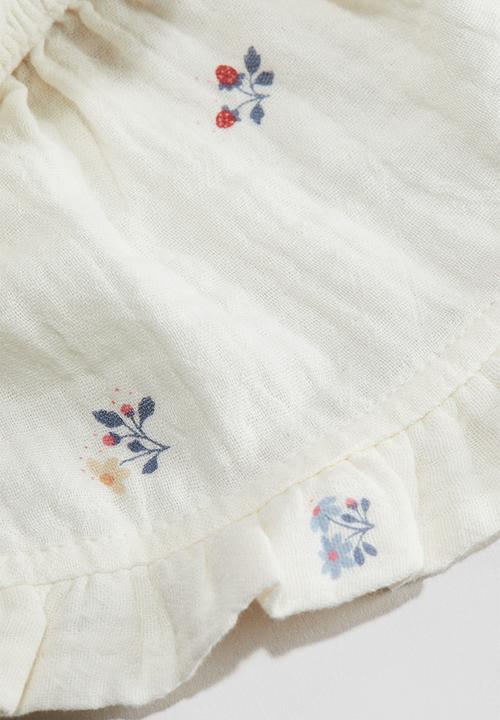 H&M - Ear-detail muslin cap - white/floral