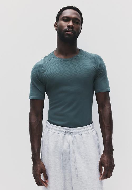H&M - Muscle fit sports t-shirt with drymove? - dusty green