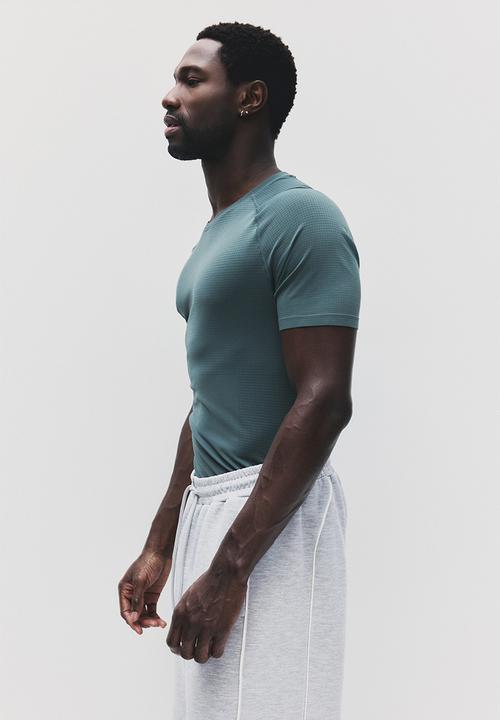 H&M - Muscle fit sports t-shirt with drymove? - dusty green