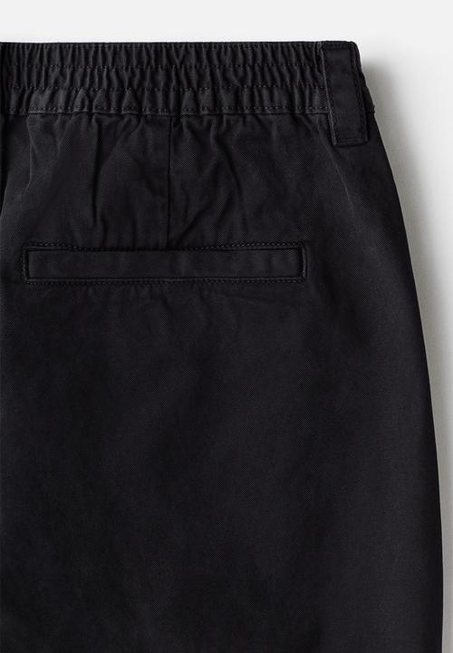H&M - Relaxed fit cotton chino shorts - black