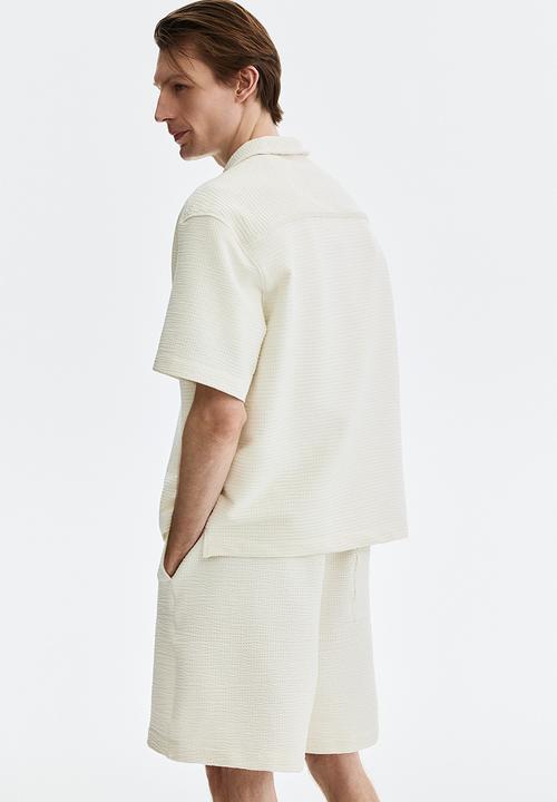H&M - Relaxed fit waffled shorts - white