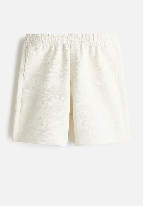 H&M - Relaxed fit waffled shorts - white