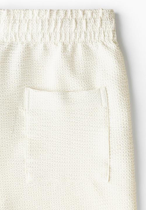 H&M - Relaxed fit waffled shorts - white