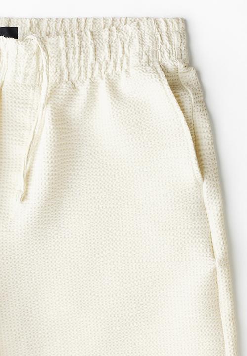 H&M - Relaxed fit waffled shorts - white