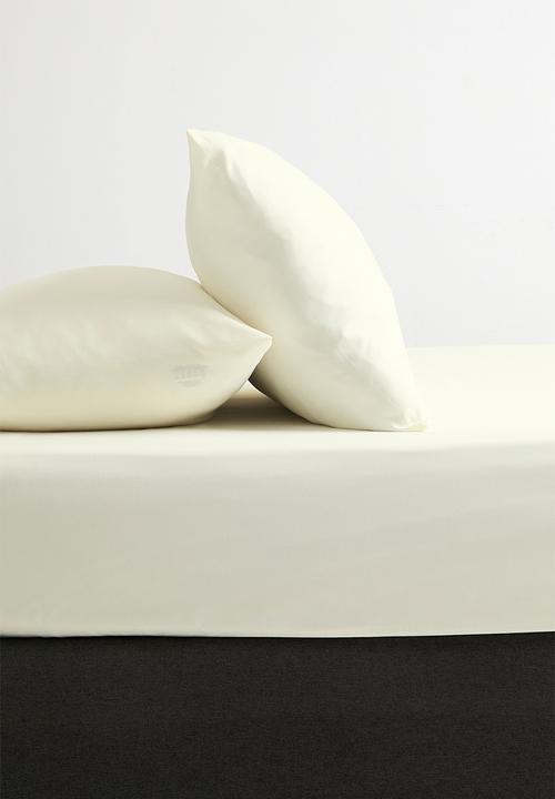 Sixth Floor - Recycled microfibre fitted sheet set Milk