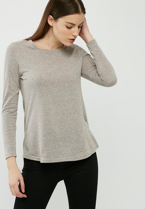 dailyfriday - Cut and sew top with button back