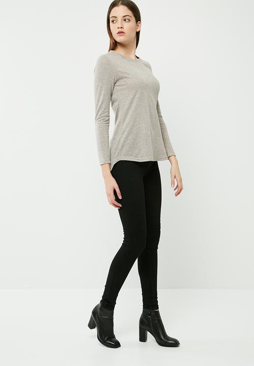 dailyfriday - Cut and sew top with button back