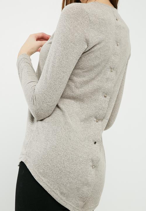 dailyfriday - Cut and sew top with button back