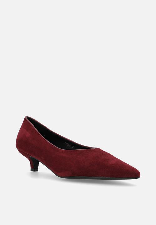 Raid London - Calla court heel - burgundy suede