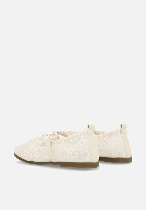 Pop Candy - Embroidered mesh square tip ballet flats - white