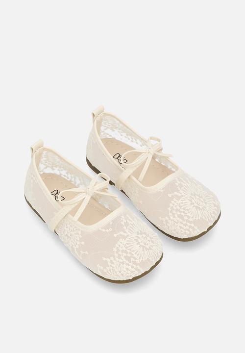 Pop Candy - Embroidered mesh square tip ballet flats - white