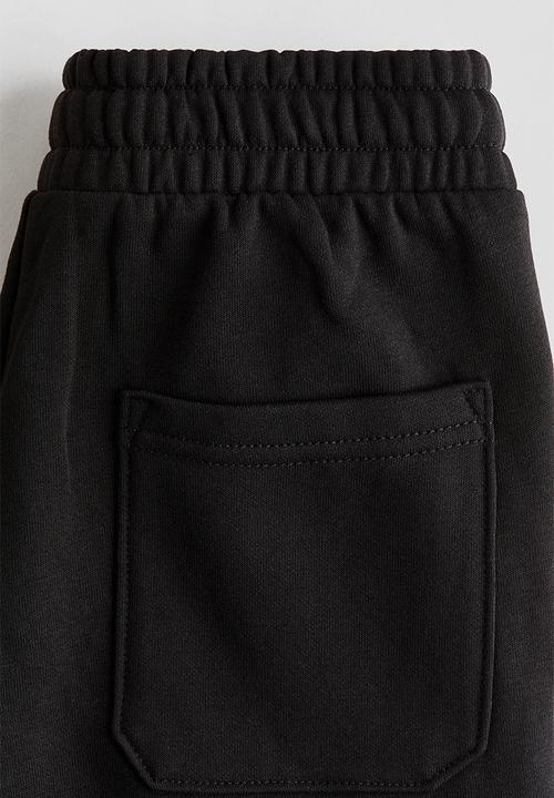 H&M - Printed sweatshorts - black/east coast skate