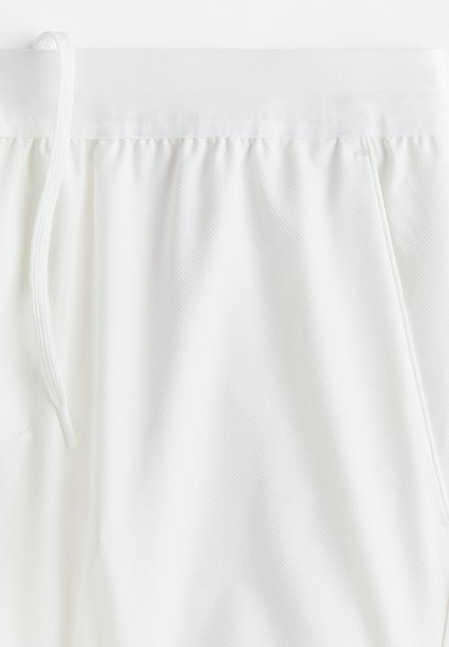 H&M - Regular fit tennis shorts with drymove™ - white