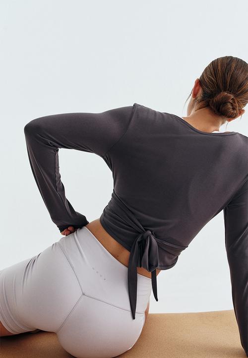 H&M - Cropped tie-front yoga top with softmove™ - slate grey