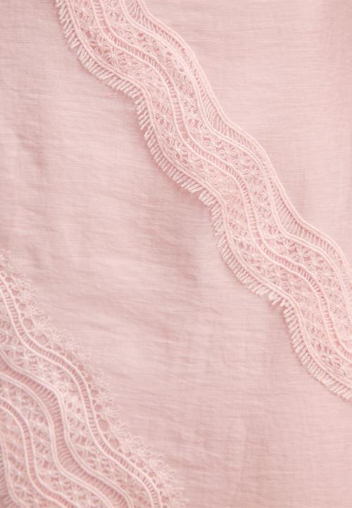 Forever New - Maeve lace detail skirt in primrose pink co-ord