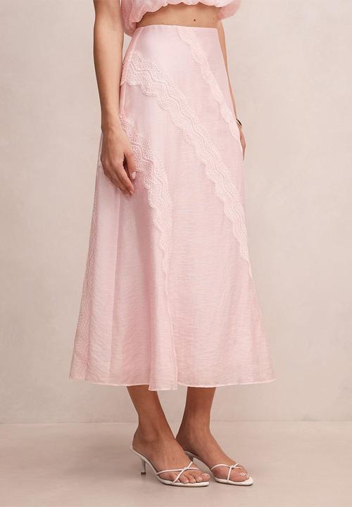 Forever New - Maeve lace detail skirt in primrose pink co-ord