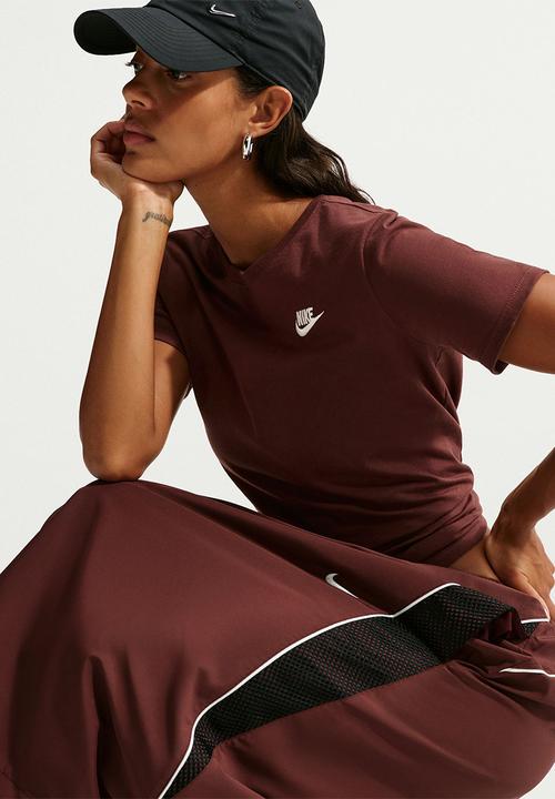 Nike - W Nike Sportswear Club Essentials T-shirt - Mystic Dates