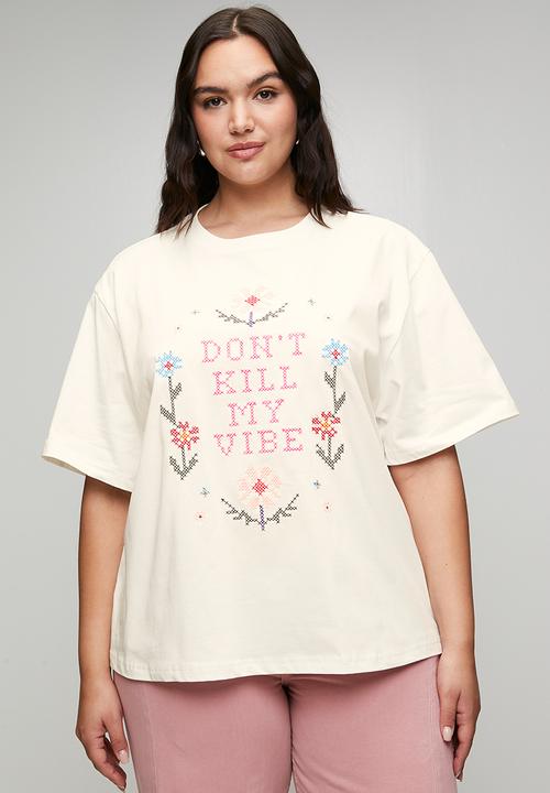 Me&B - Plus Cross Stitch Embroidery 'Killmyvibe' Statement Tee - White