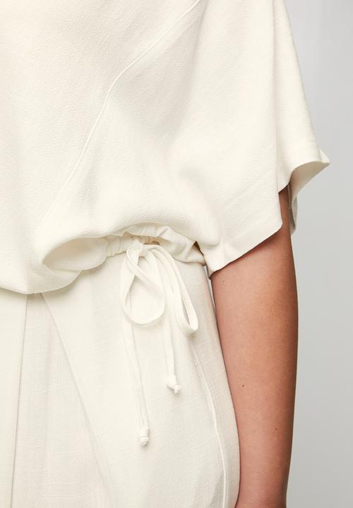 Me&B - Plus Perspex Button Detail Dolman Sleeve Top - Milk