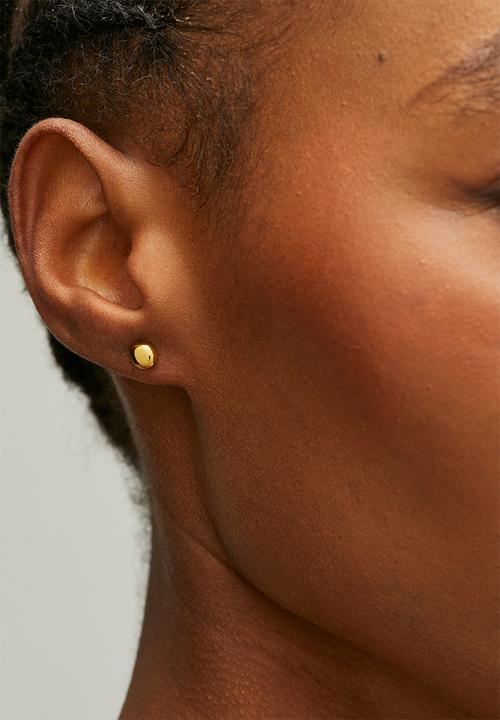 Zoe on Trend - Sleek Golden Stud Earrings - Gold