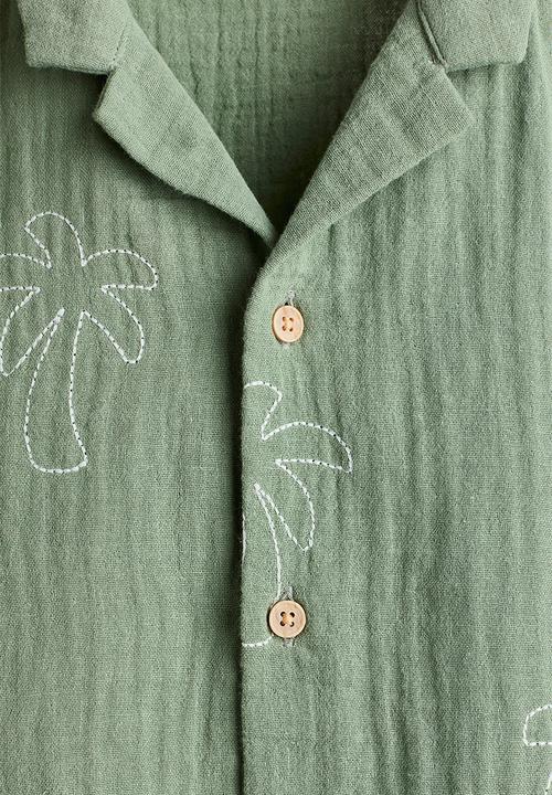 H&M - Embroidered muslin resort shirt - green/palm trees