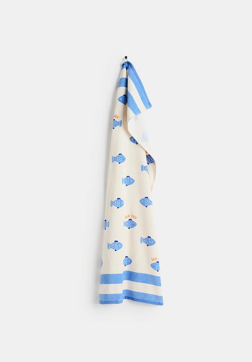 H&M - Patterned bath towel - cream/blue fish