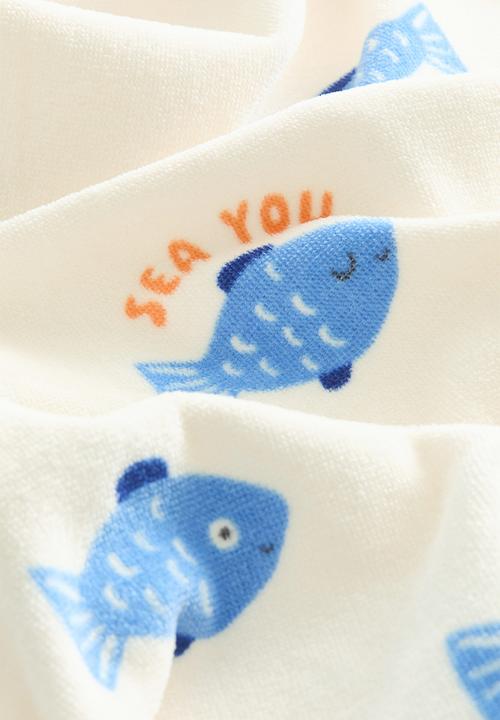 H&M - Patterned bath towel - cream/blue fish