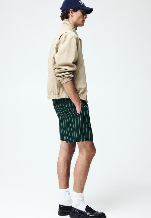 H&M - Regular fit shorts - dark green/striped