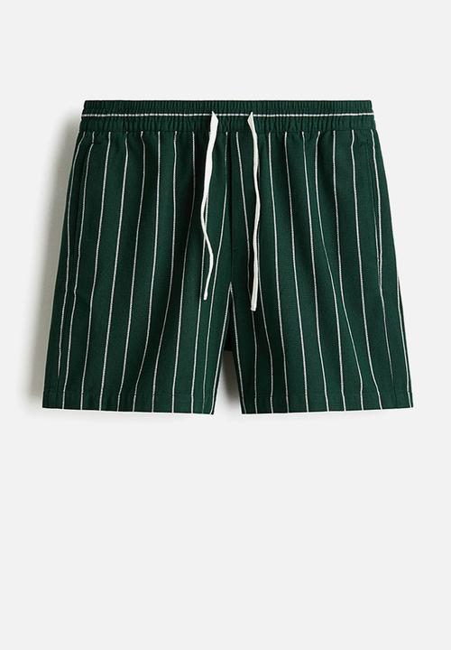 H&M - Regular fit shorts - dark green/striped