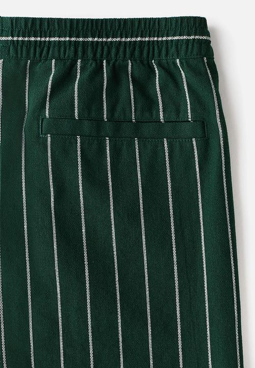 H&M - Regular fit shorts - dark green/striped