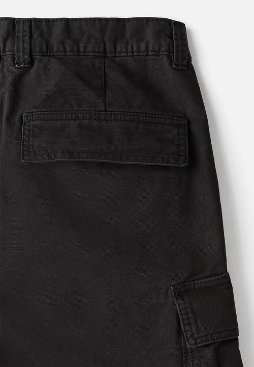 H&M - Relaxed fit cargo shorts - black