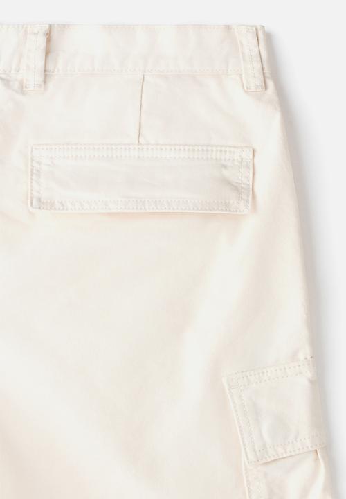 H&M - Relaxed fit cargo shorts - white