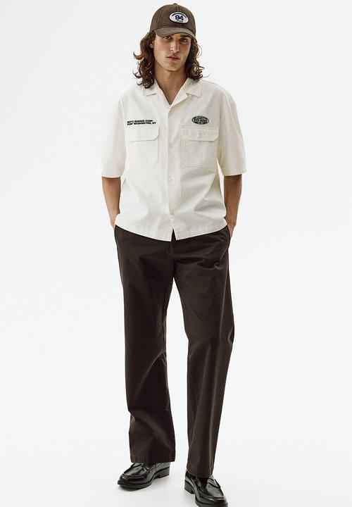 H&M - Relaxed fit short-sleeved utility shirt - white/moto garage