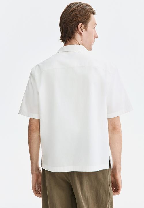 H&M - Relaxed fit embroidered-motif resort shirt - white/palm trees