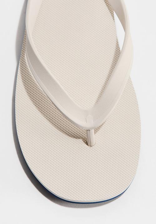 H&M - Rubber flip flops - white