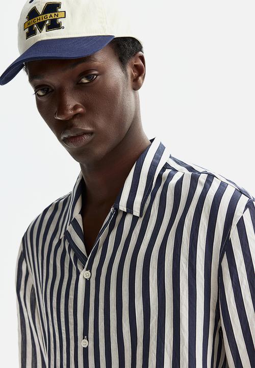 H&M - Relaxed fit resort shirt - navy blue/striped