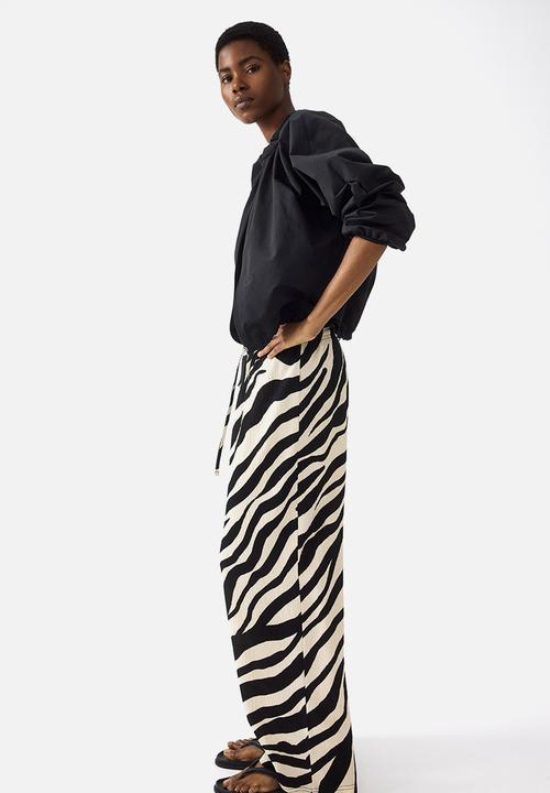 H&M - Wide pull-on trousers - black/zebra print