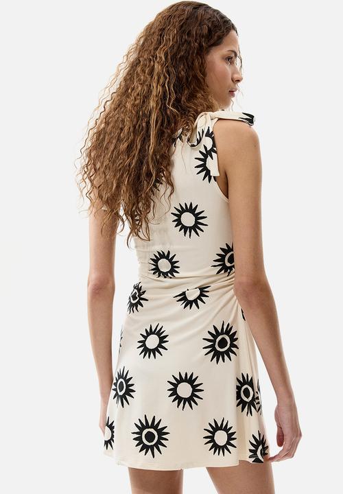 H&M - Tie-strap mini dress - light beige/sunbursts
