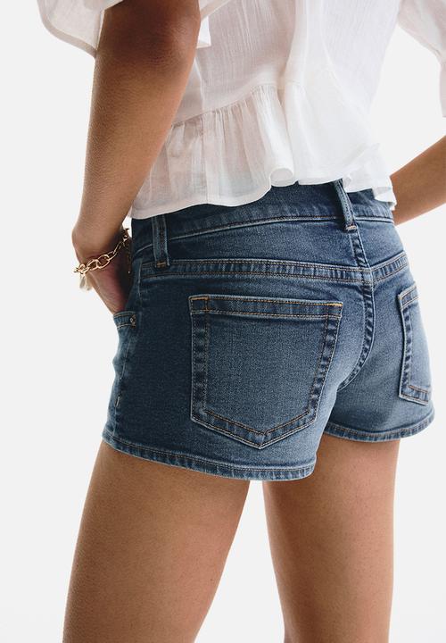 H&M - Low-waisted mini denim shorts - denim blue