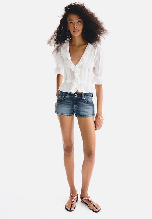 H&M - Low-waisted mini denim shorts - denim blue