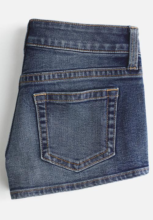 H&M - Low-waisted mini denim shorts - denim blue