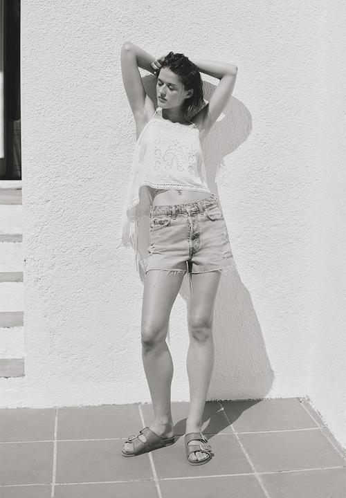 H&M - Raw-edge denim shorts - light denim blue