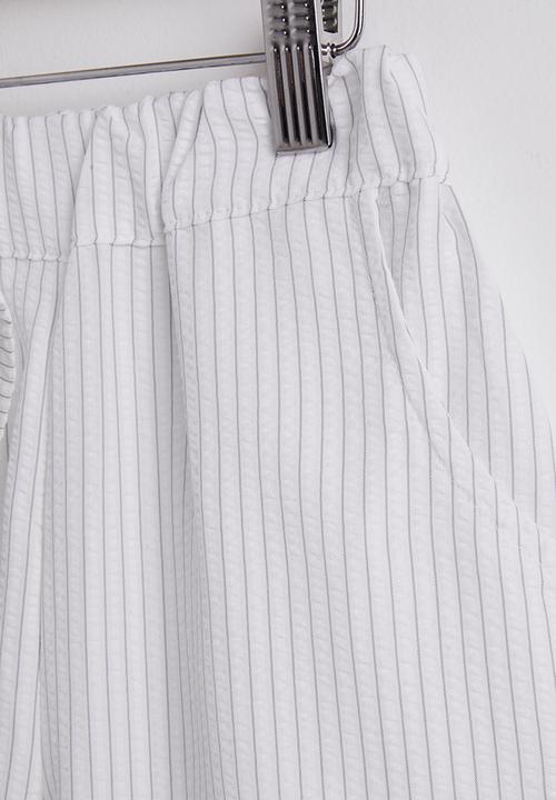 Pop Candy - Pin striped henley tee and shorts set - white